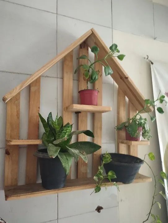 Prateleira de madeira para plantas - estilo rústico