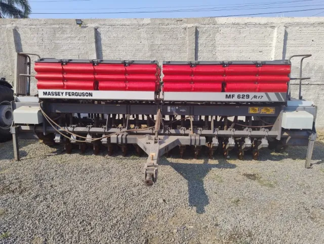 Semeadeira Massey Ferguson - MF 629-M17, 29 Linhas. Fabricação 2017