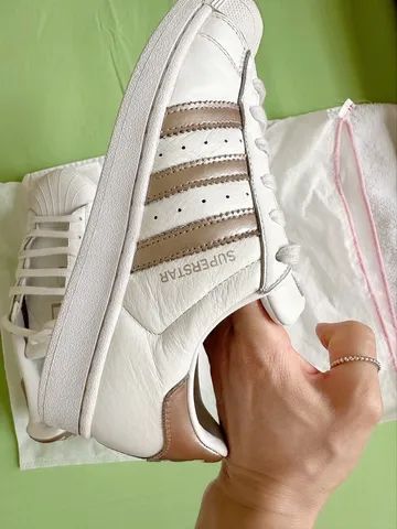 Tenis adidas superstar feminino branco hot sale com dourado