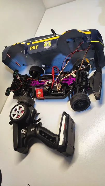 Carro 4x4 da polícia de rádio controle Bateria Recarregável  - Foto 2