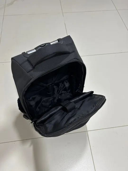Mochila com rodinhas Preta de Alta Qualidade - Foto 5