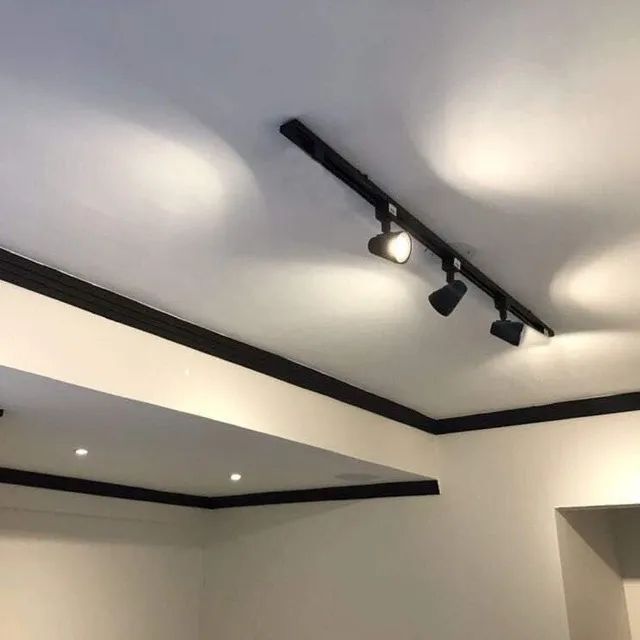 trilho preto spot led + trilho + conector (luz branco quente 3500k)