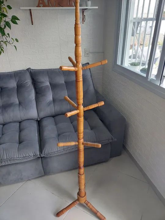 Cabideiro de madeira rústico