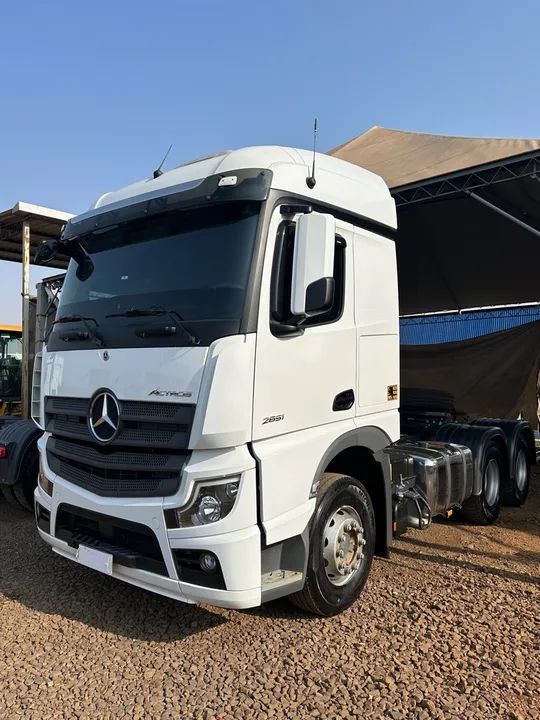 ACTROS 2651 6x4 ano 2022 com 67mil kms - Foto 2