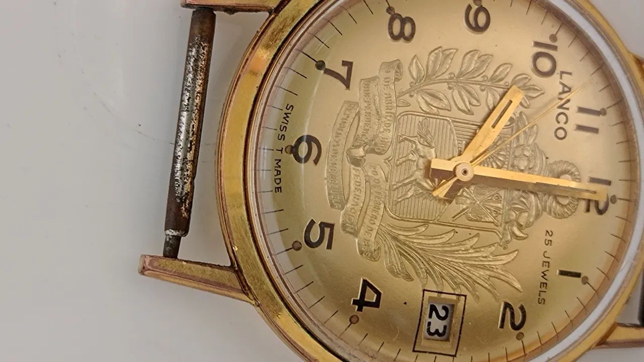 Relógio Lanco dourado masculino com brasão no mostrador  - Foto 2