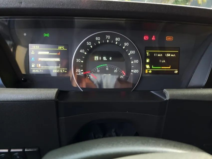 VOLVO FH540 6X4 GLOBETROTTER - ÚNICO DONO, CABINE TETO ALTO MANUTENÇÕES REALIZADAS NA C - Foto 11