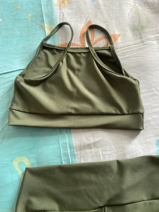 Conjunto de Roupas Feminino Verde Militar - Top e Saia - Foto 2