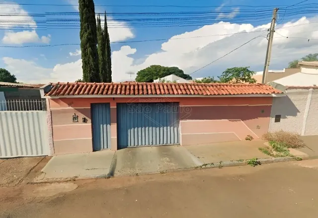 Venda de Casas / Padrão na cidade de Santa Lúcia