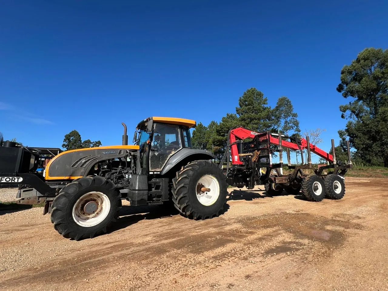 Autocarregável Hfort ano 2020 com trator Valtra BT 210 ano 2013