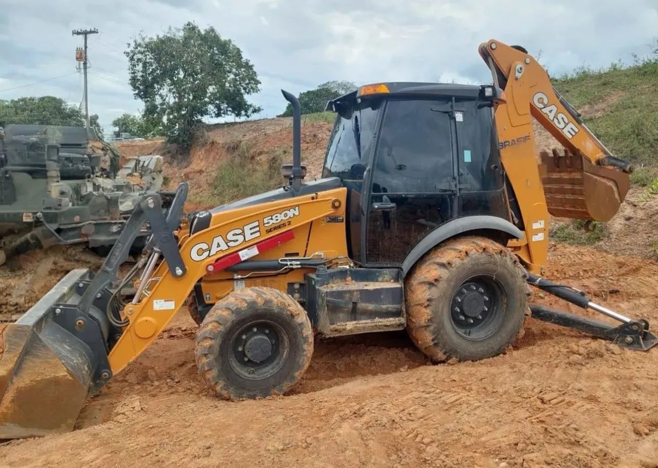Retroescavadeira 580 N ano 2023 - Foto 3