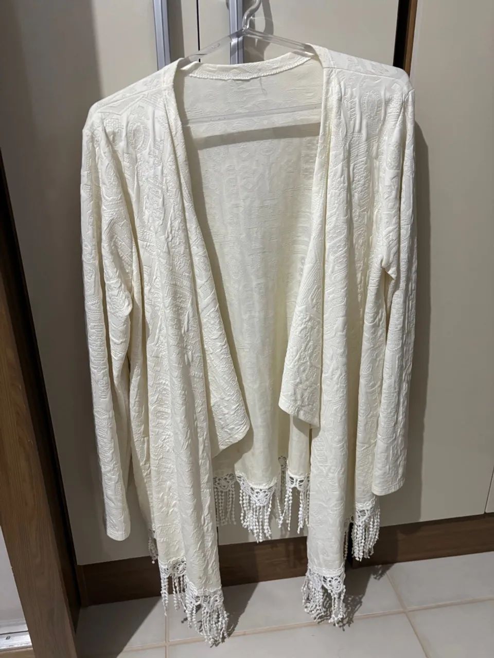 Cardigã Feminino Bege com Detalhes em Renda - Foto 2
