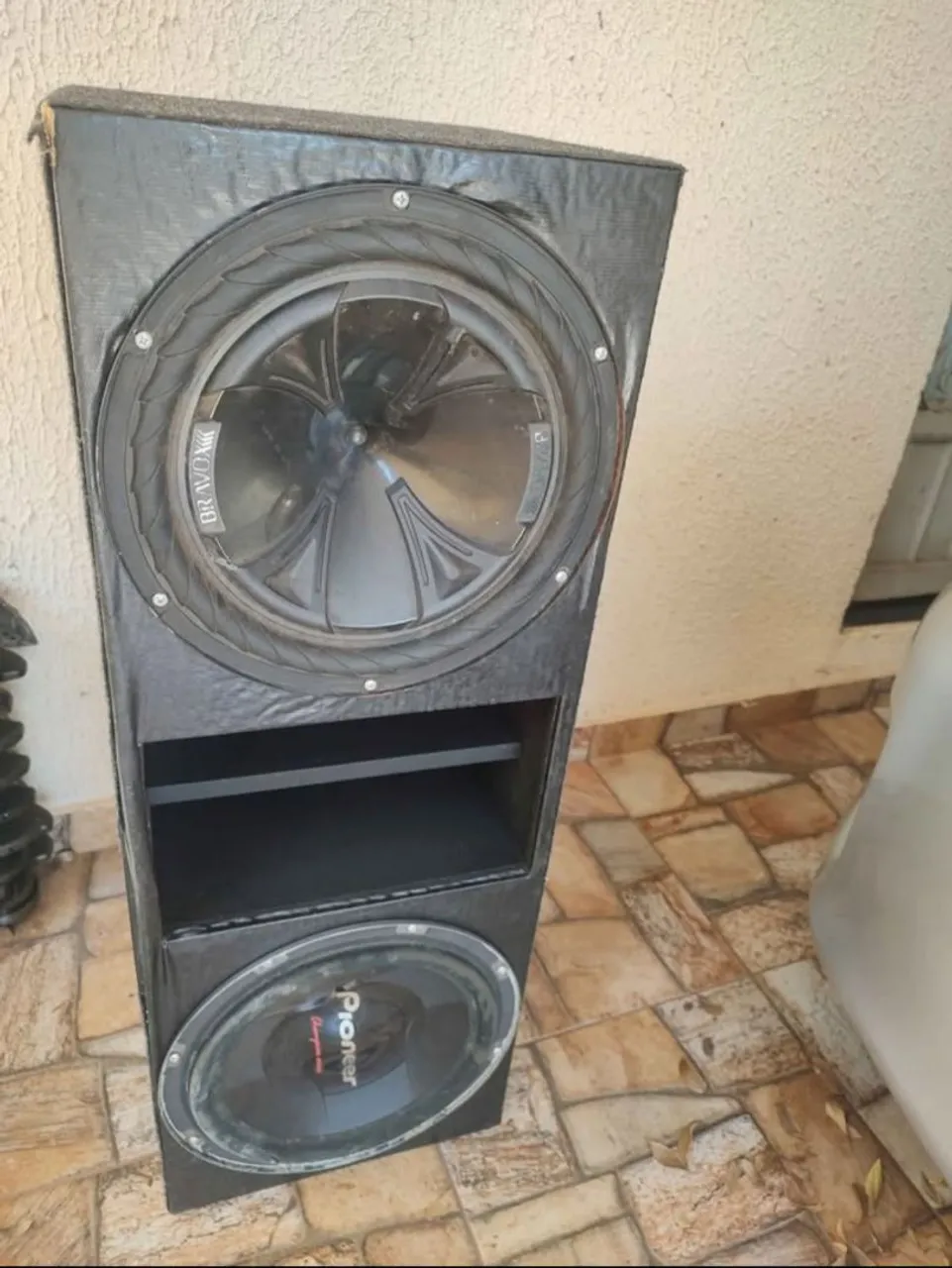 Caixa de Som Automotivo com Subwoofers