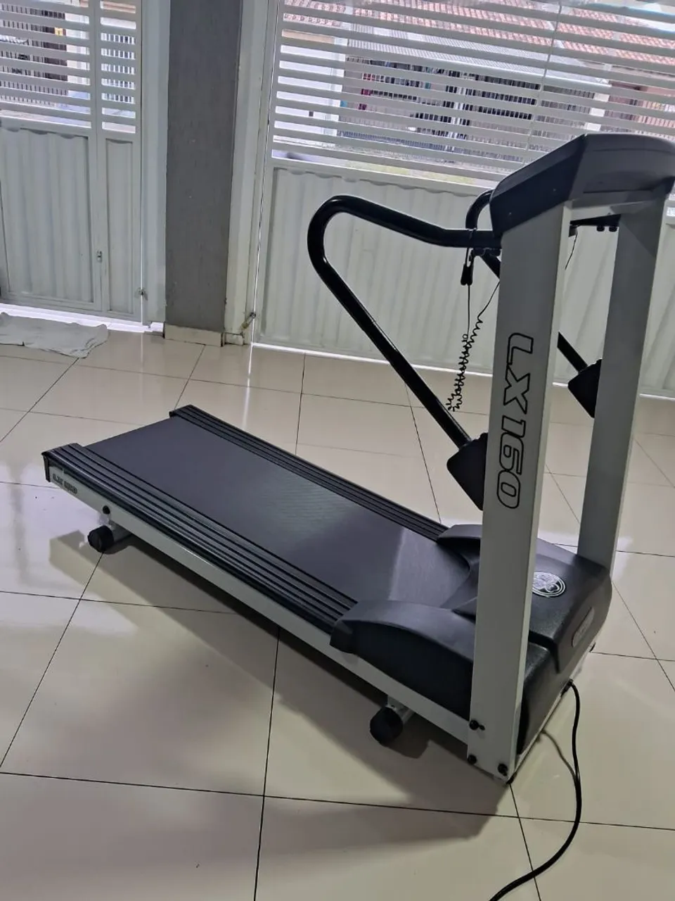 Esteira profissional movimente lx160(em estado de nova)