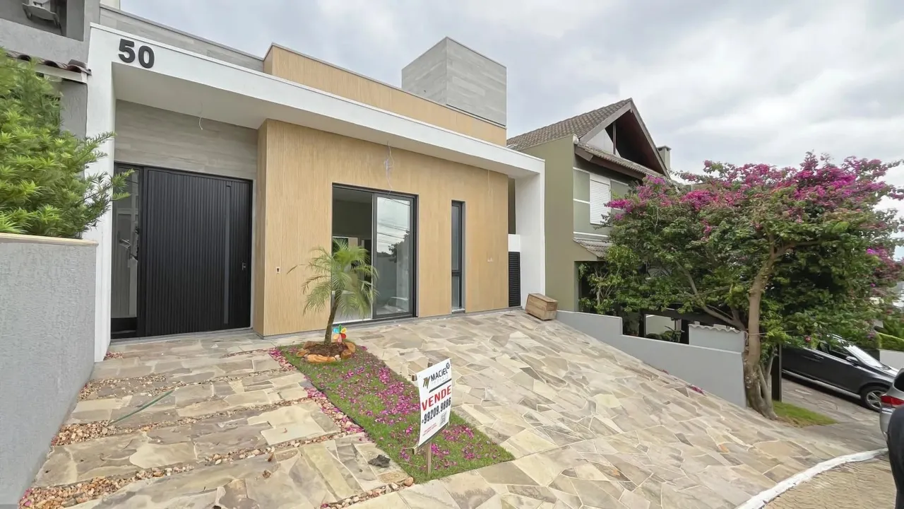 Casa Condominio em Porto Alegre, no bairro Hípica, com 3 dormitório(s), e 3 banheiros, à v