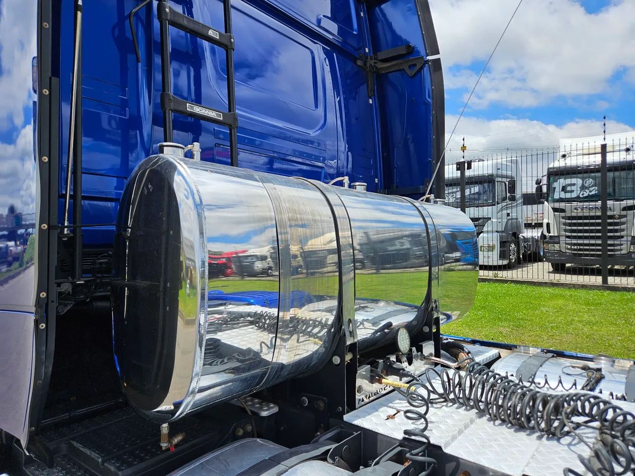 Scania R540 6x4 Bug Leve mola Teto Alto automático RETARDER Farol de teto e grade  - Foto 9