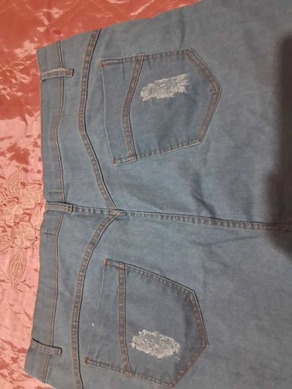 Calça Jeans Azul Feminina com Detalhes Rasgados