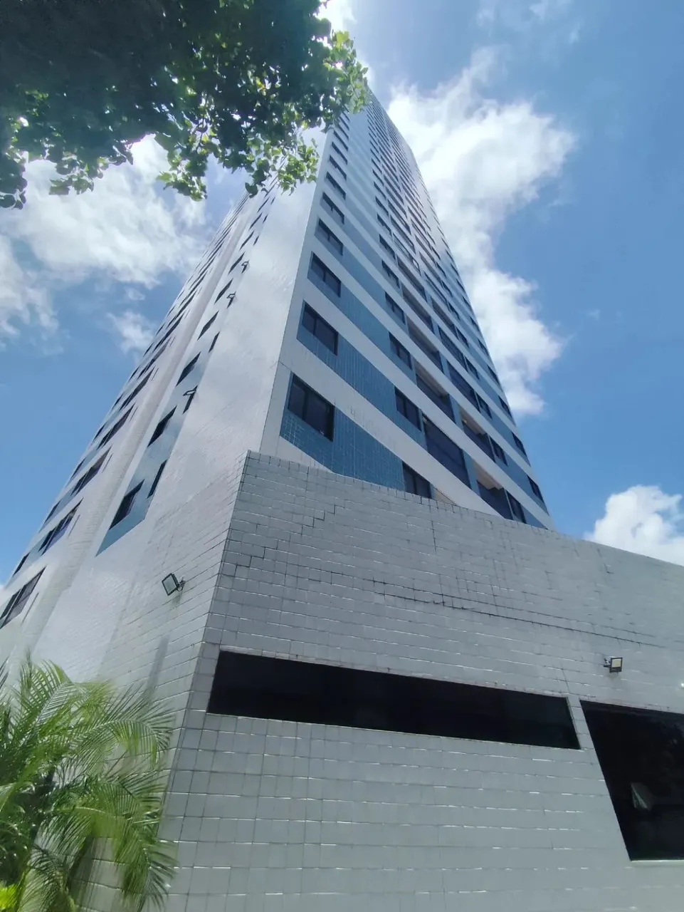 Imóvel para venda possui 64 metros quadrados com 3 quartos em Encruzilhada - Recife - PE