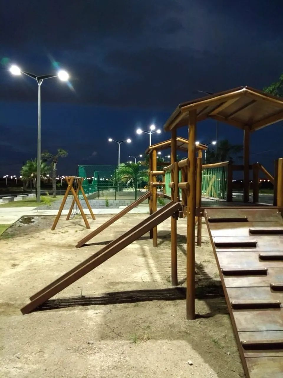 Lotes Mãe rainha por trás dos condominios pétalas e buques