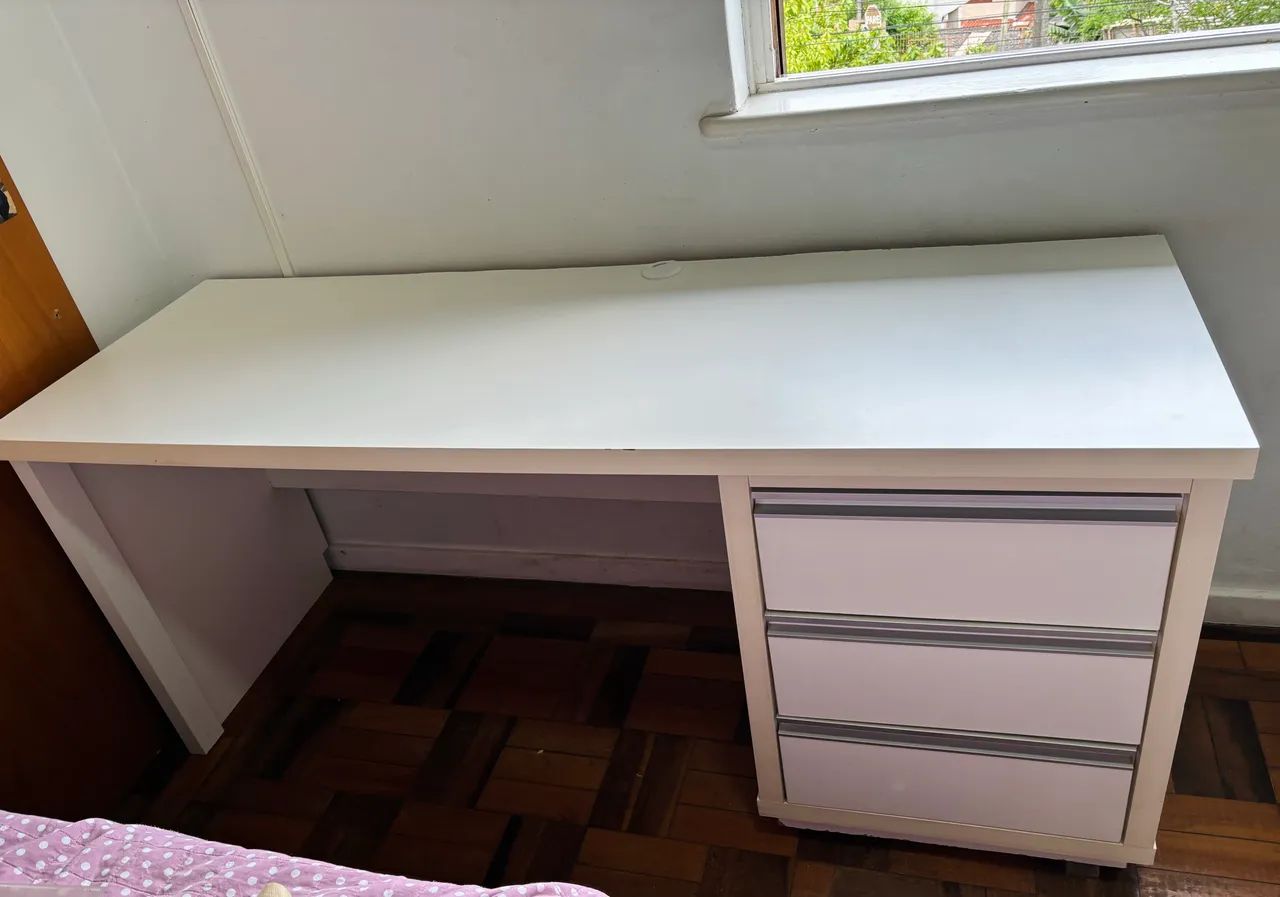 Escrivaninha de MDF bem resistente - 1,72 de largura 65204503582849122