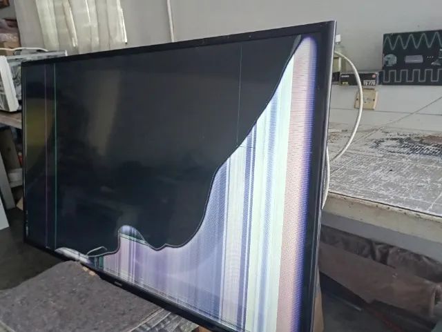 Tv Samsung UN48J5200G com a tela quebrada. - Foto 2