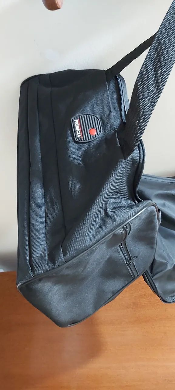 Bolsa de viagem da marca Primicia. Ideal para suas viagens, foi usada apenas duas vezes.
