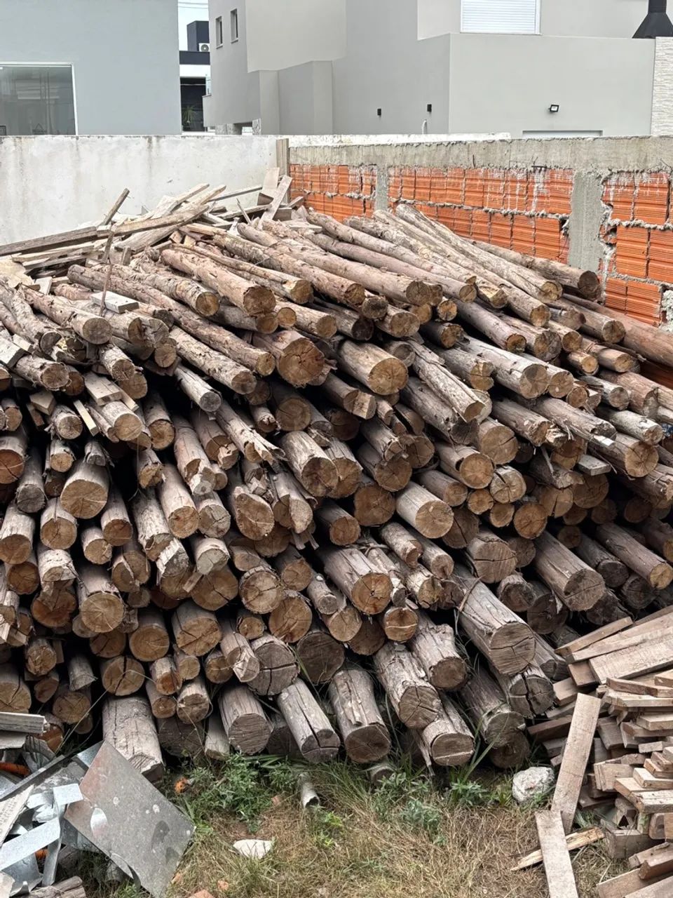 Desapego- Vendo escoras de madeira usadas apenas 1 vez 