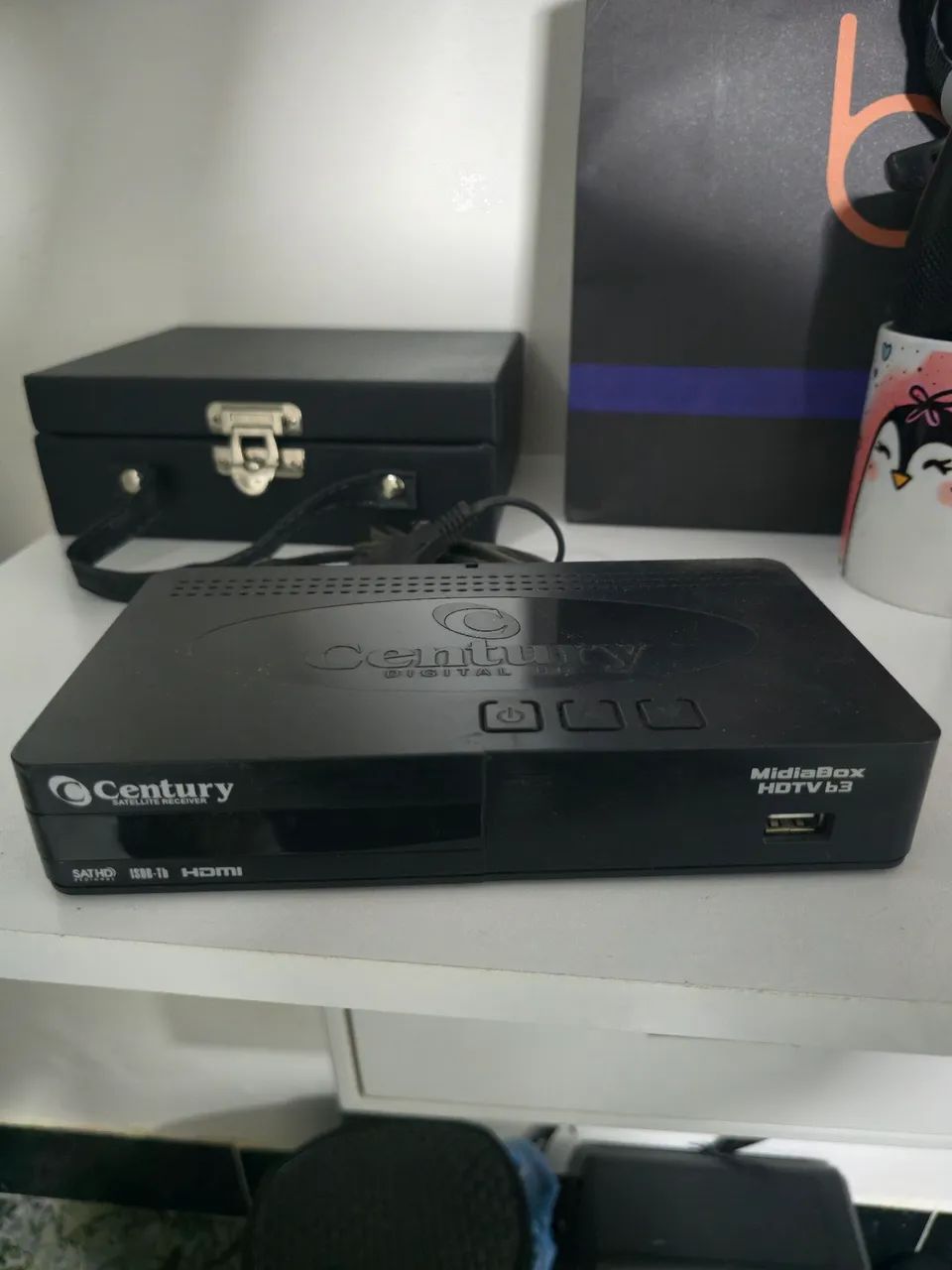 Receptor Century B3 digital em perfeito estado e funcionamento. Não acompanha a antena,.