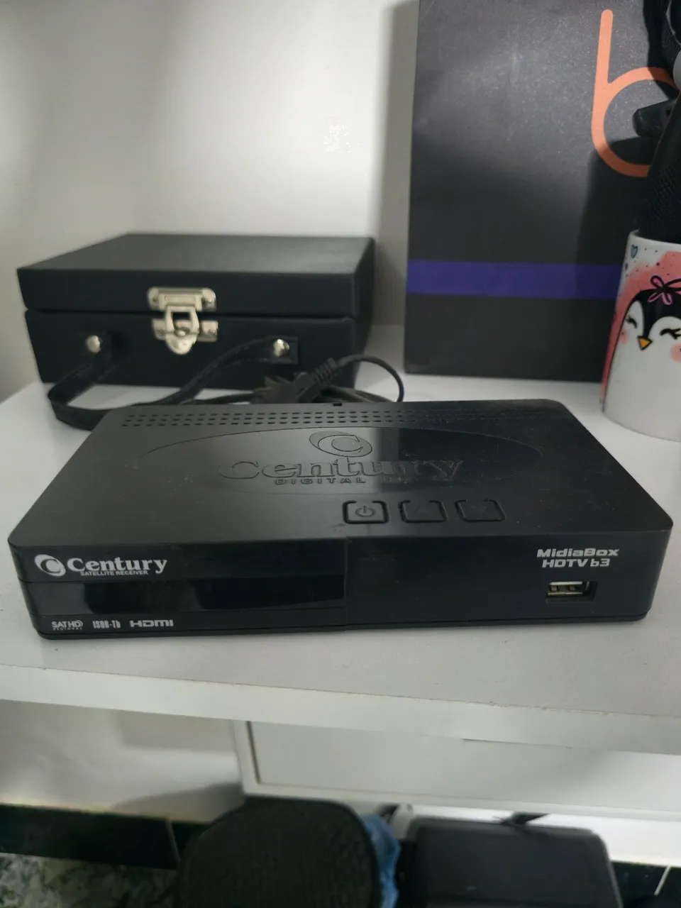 Receptor Century B3 digital em perfeito estado e funcionamento. Não acompanha a antena,.