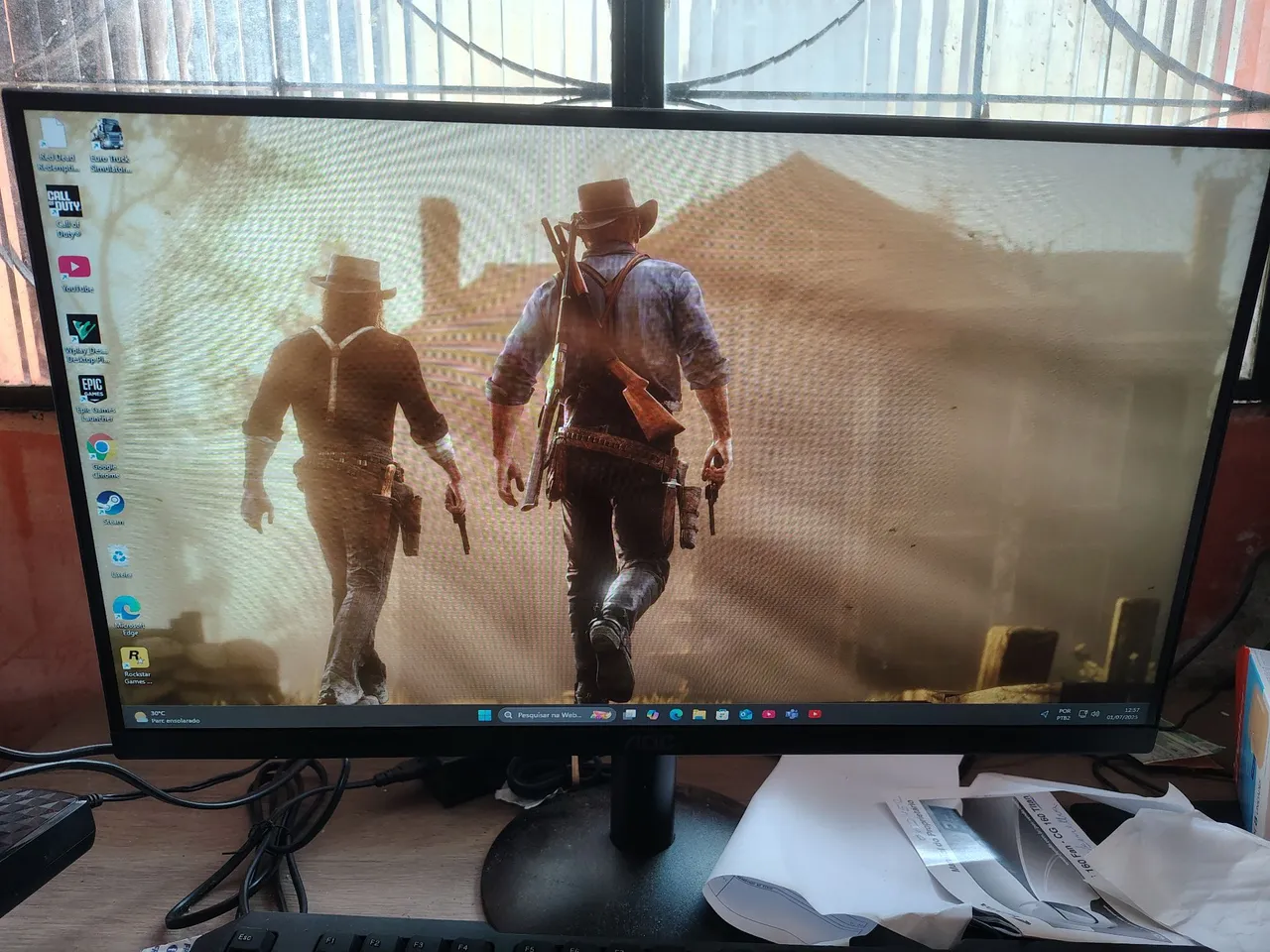 Monitor AOC 22 polegadas. Menos de 3 meses de uso, vendendo para comprar um maior.