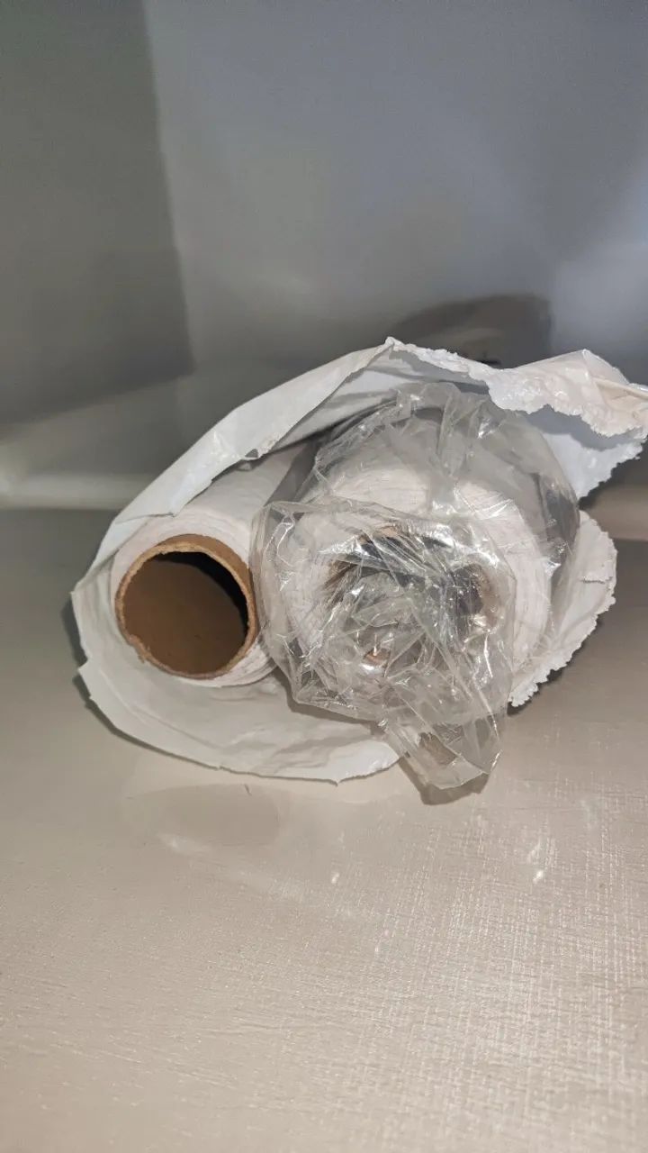 IMPERDÍVEL! Lençol descartável papel hospitalar 70x50 1 rolo e meio. - Foto 2