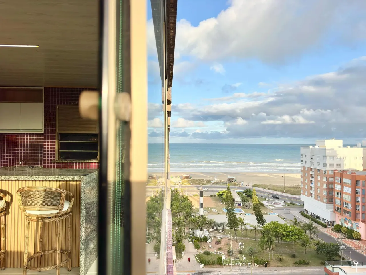 SACADÃO COM VISTA MAR E PRAÇA NO CENTRO DA CIDADE
