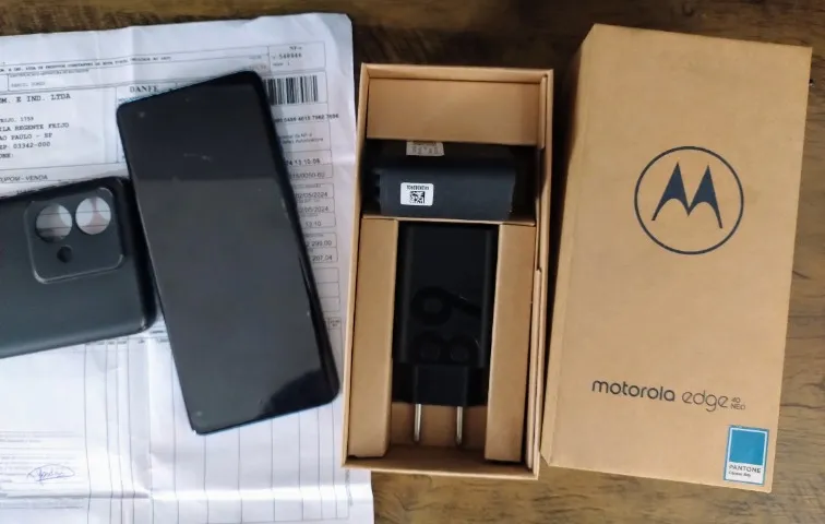 Moto edge 40 neo 5g 8/128gb co nota fiscal. aceito troca.