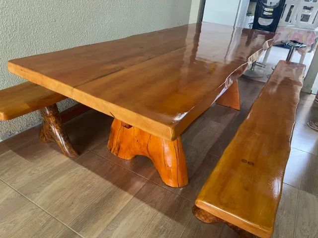 Vendo Mesa Rústica artesanal 3mts com bancos - Foto 4