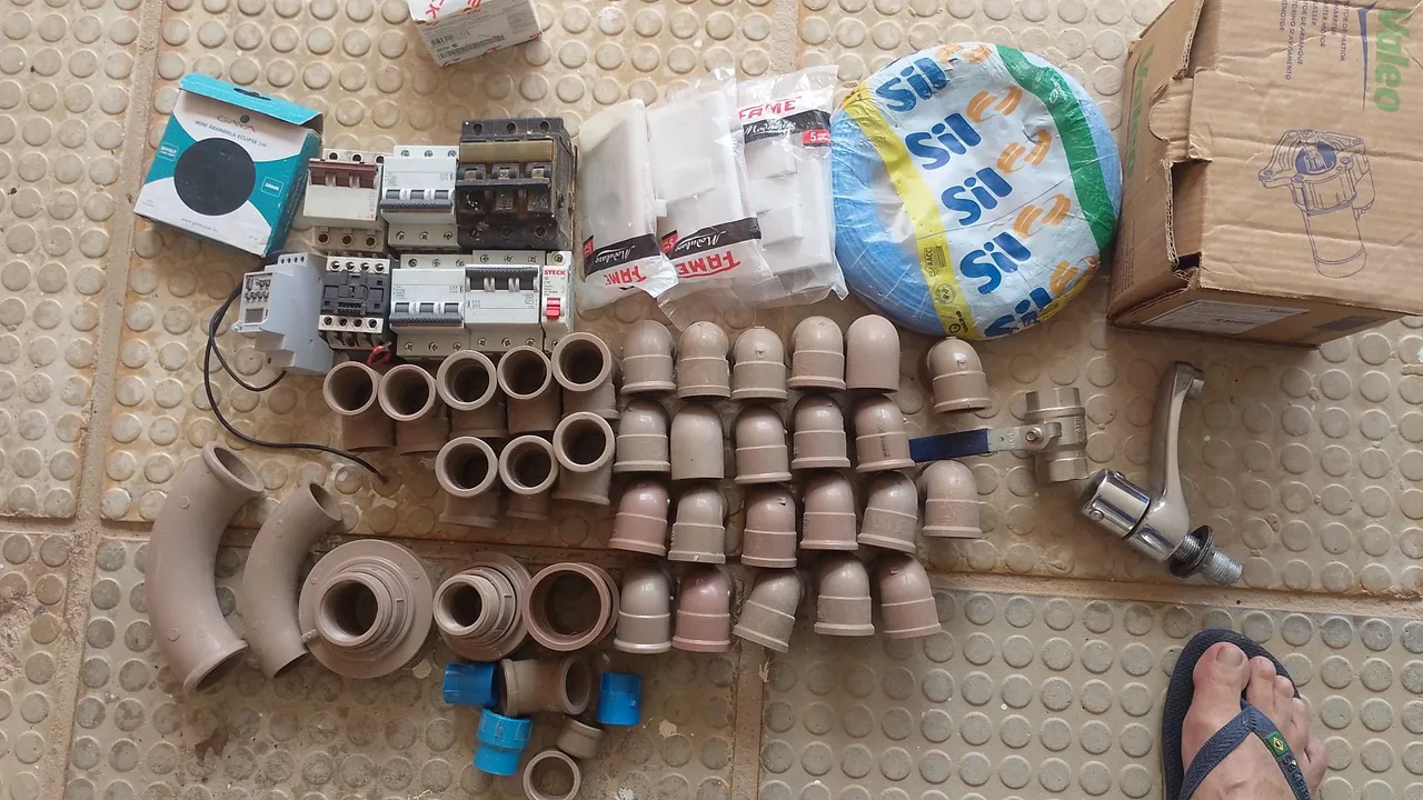 Torneira de Banheiro, Ducha e Tubos de PVC - Kit Completo