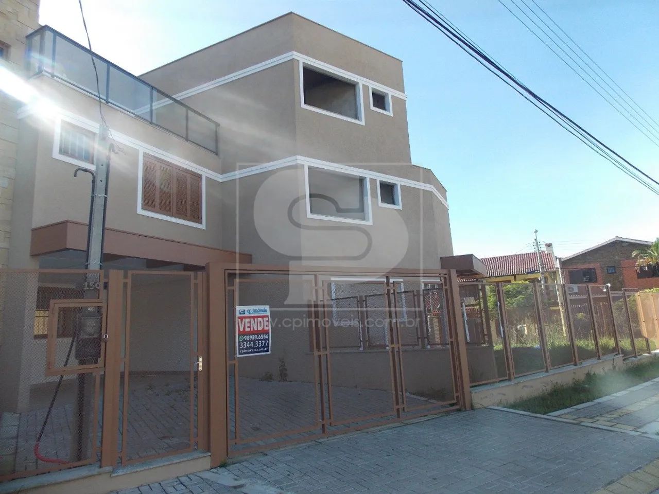Casa/Sobrado em Porto Alegre, no bairro Jardim Itu Sabará, à venda.