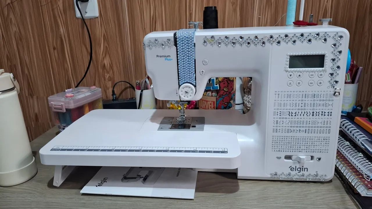 Maquina de costurar Elgin 1 ano de uso. - Foto 2