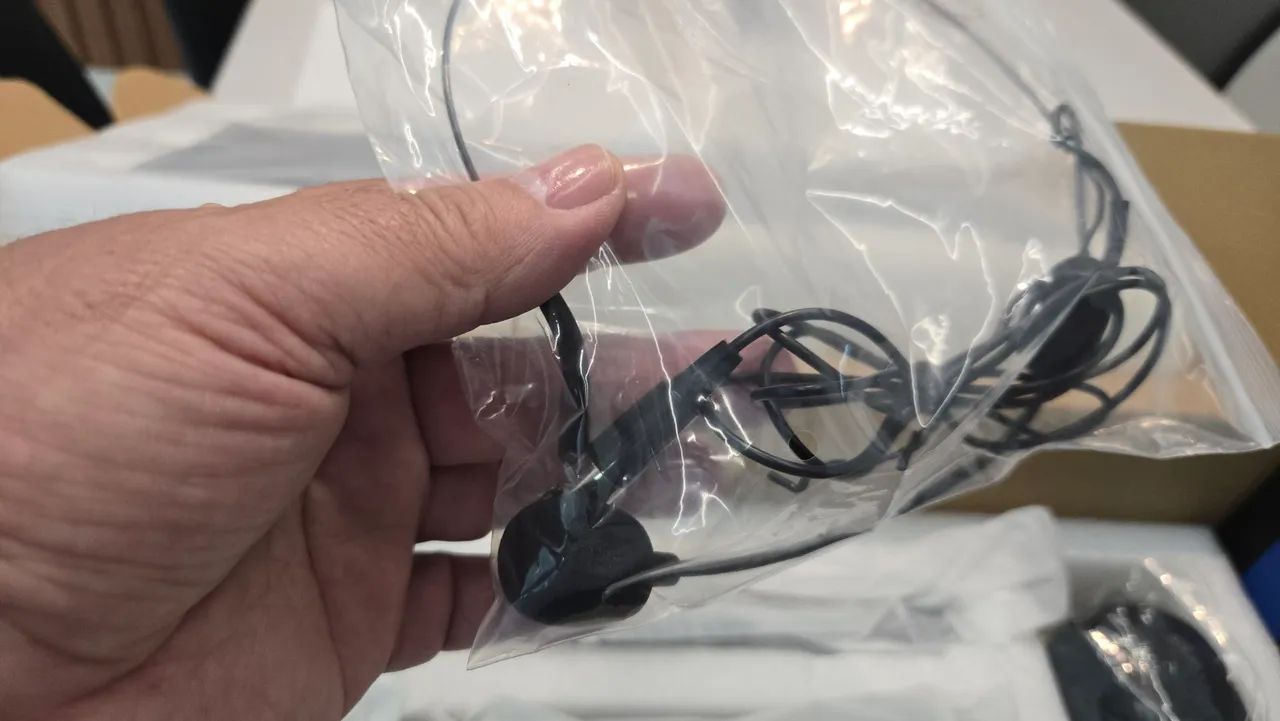 Sistema de Microfone Sem Fio Profissional - 2 Microfones de Mão + 2 Lapelas - Foto 6