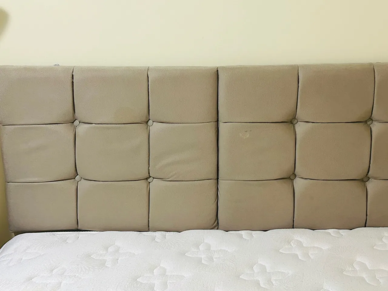 Colchão Casal e Box e Cabeceira de cama estofada