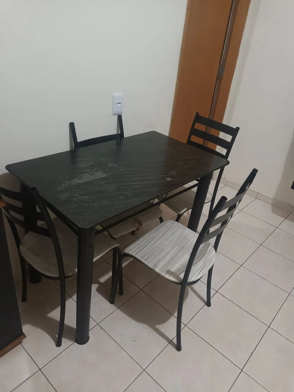 Mesa de Jantar 4 Cadeiras