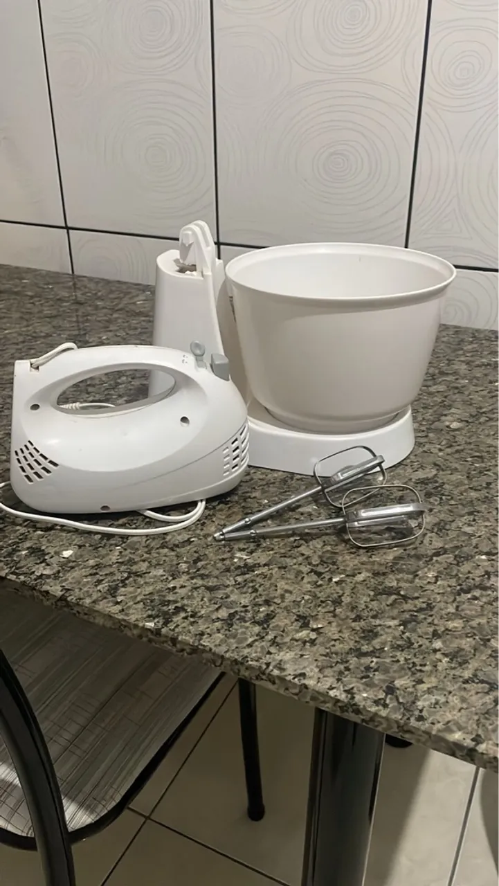 Batedeira Elétrica Completa - Ideal para suas receitas!