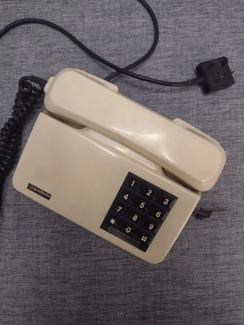 Telefone antigo teclado gradiente  - Foto 2