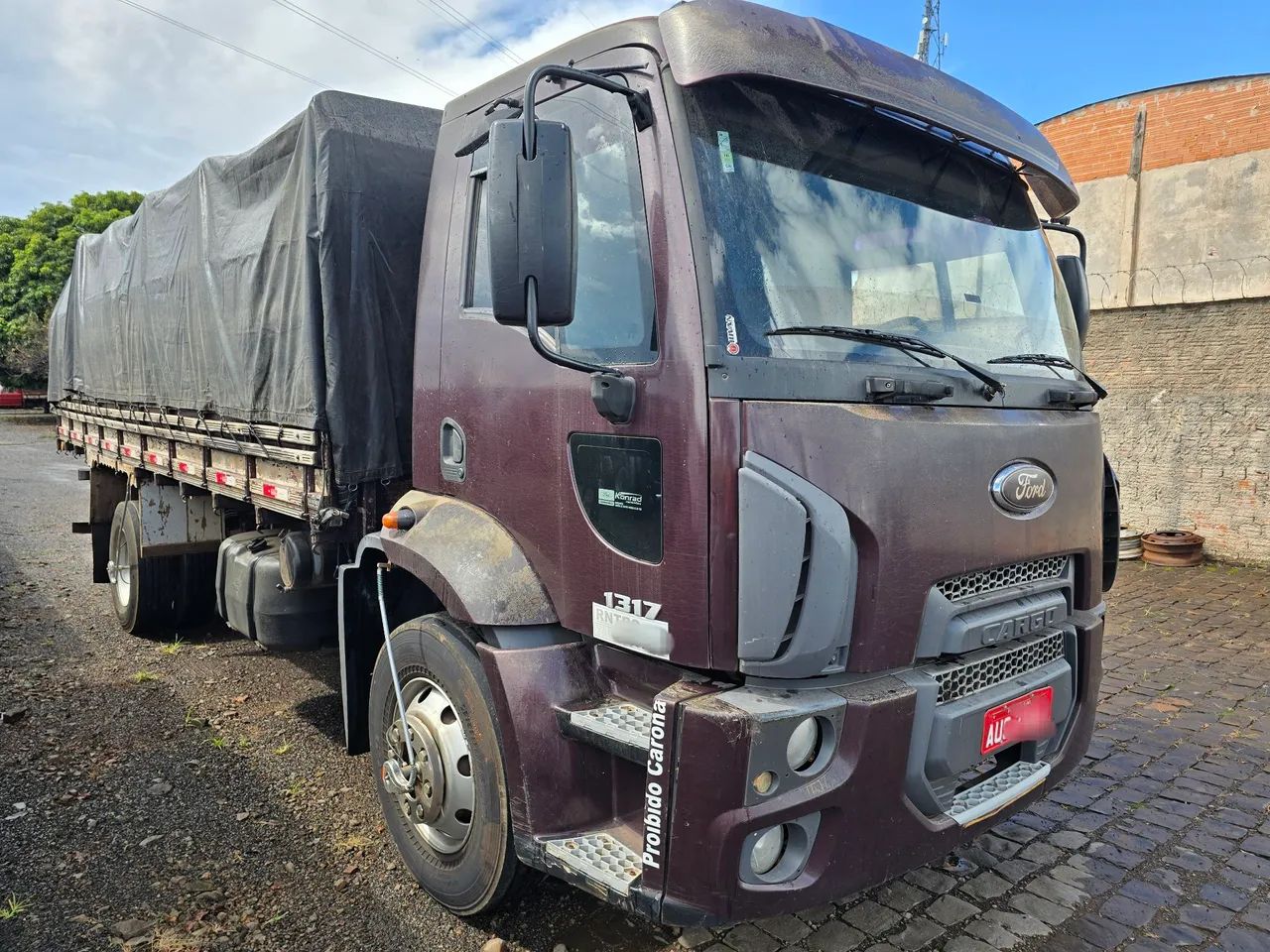 Ford Cargo 1317 ano 2011 motor novo