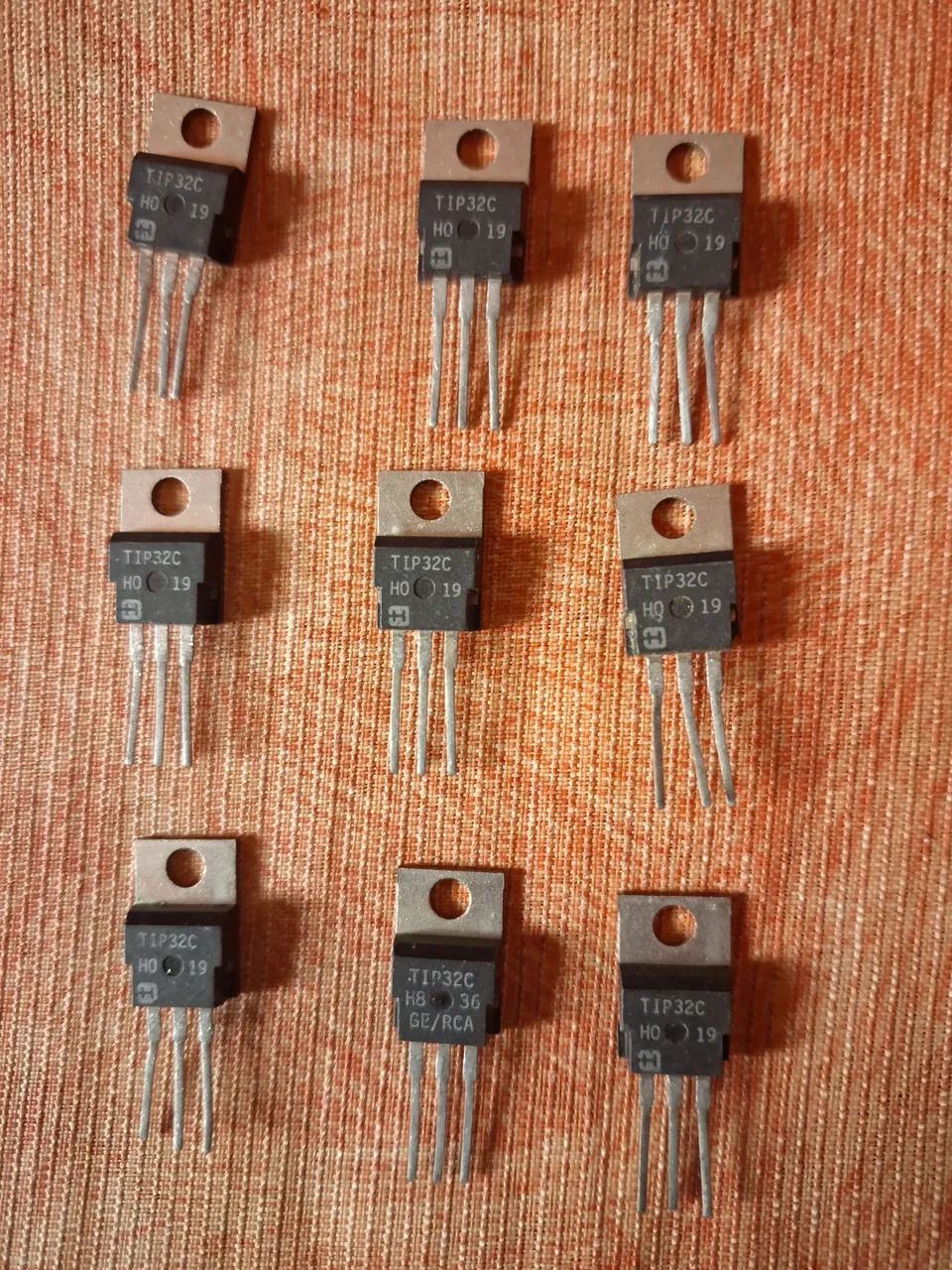 Transistor TIP 32C 09 und. Original. 