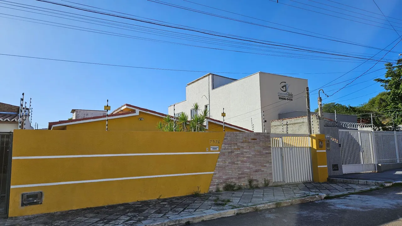 Alugo casa satélite