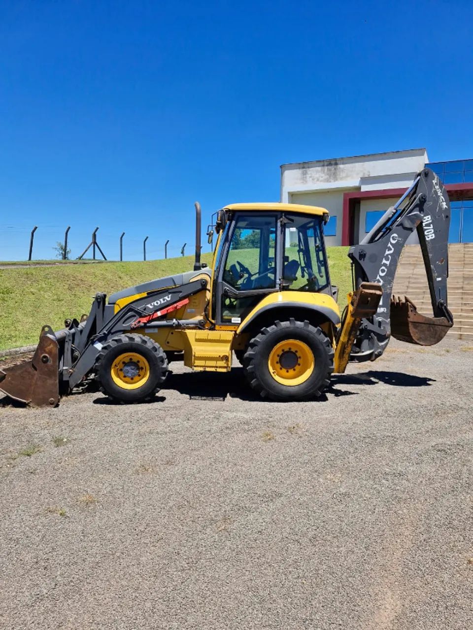 Retro Escavadeira Volvo BL70B ano 2012 tração 4x4 - Foto 5