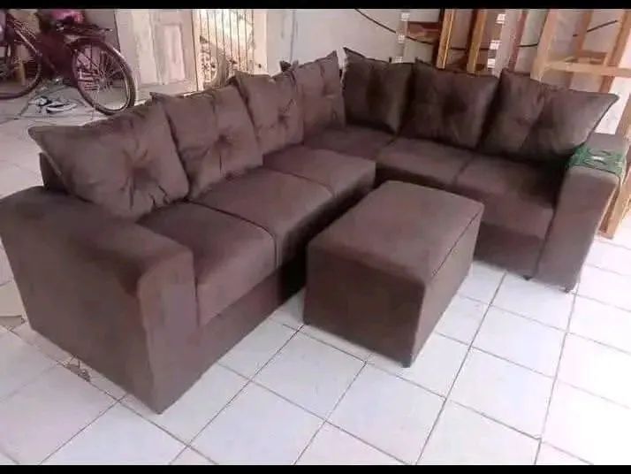 Sofá de canto vermelho com puff - Foto 5