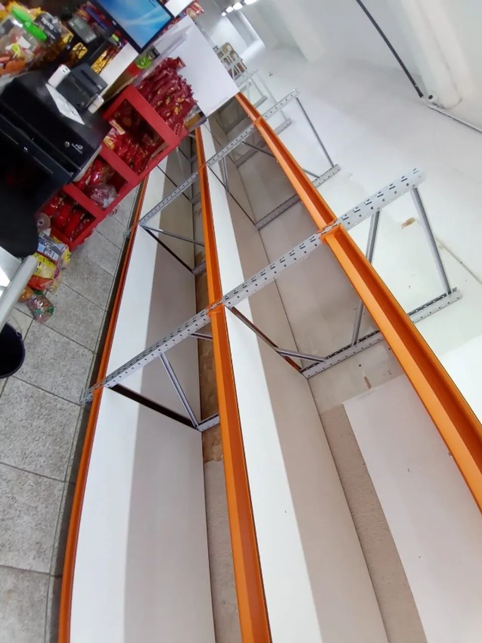 Gôndolas e Acessórios para Lojas Pequenas - Foto 2