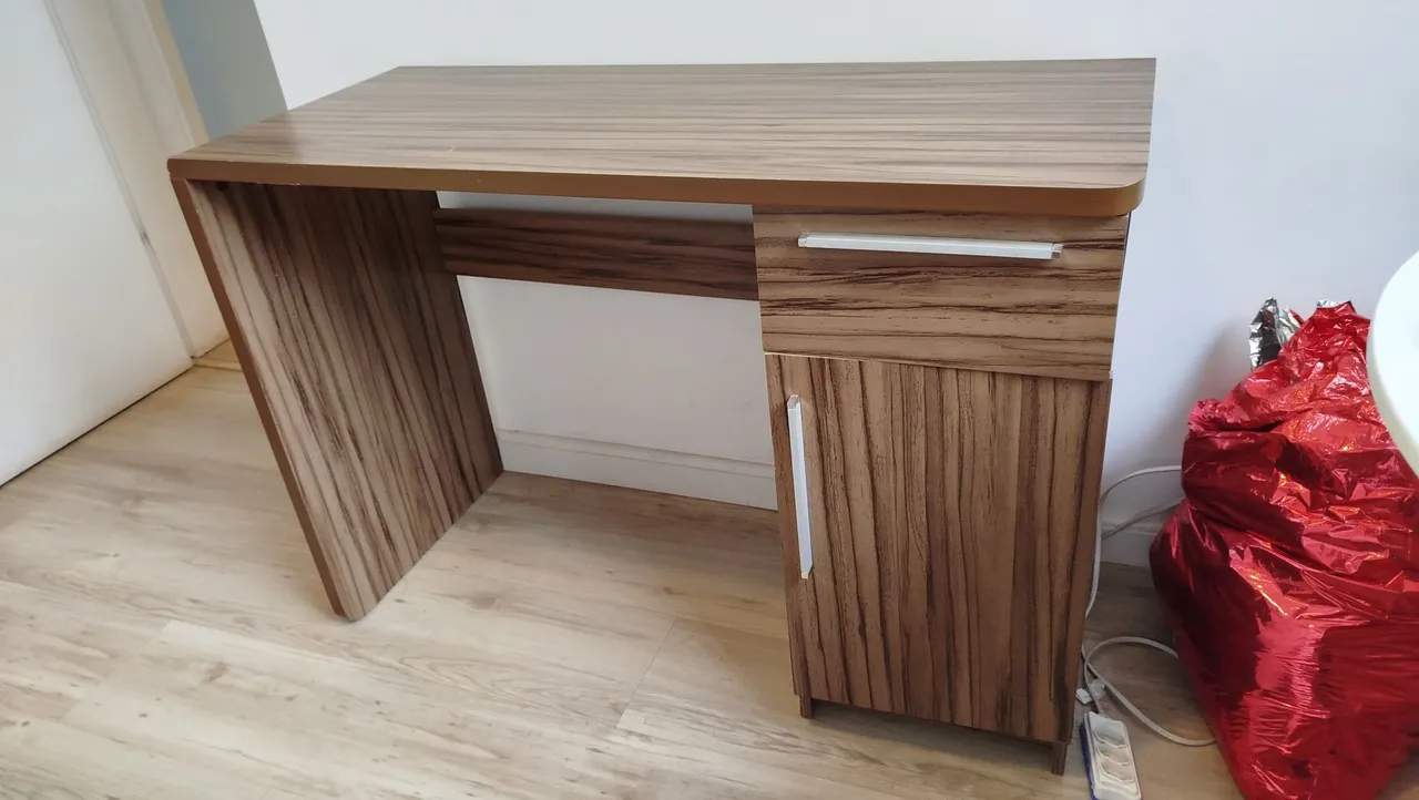 Mesa de Escritório com Gaveta e Armário