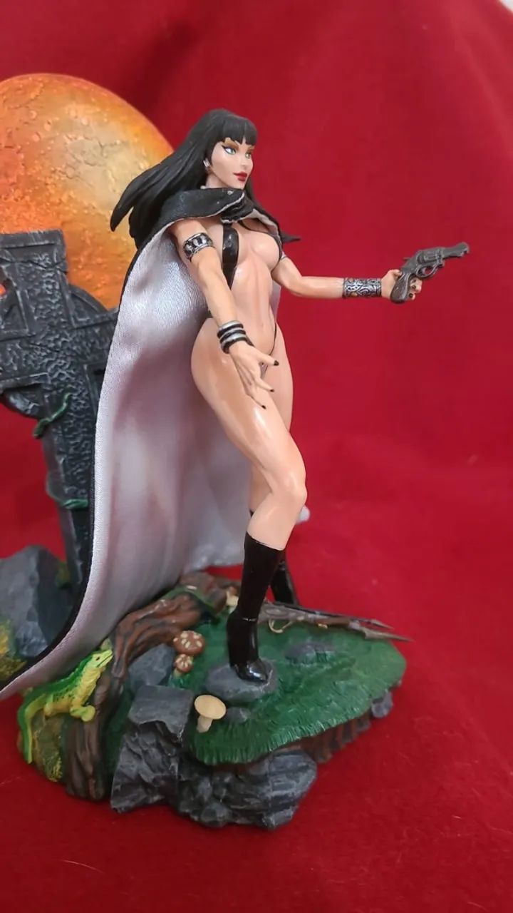 Vampirella Halloween Special Edition Action Figure Moore Creations - Foto 2