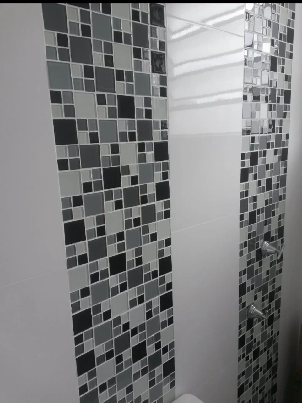 Serviços de piso, azulejos e porcelanatos.